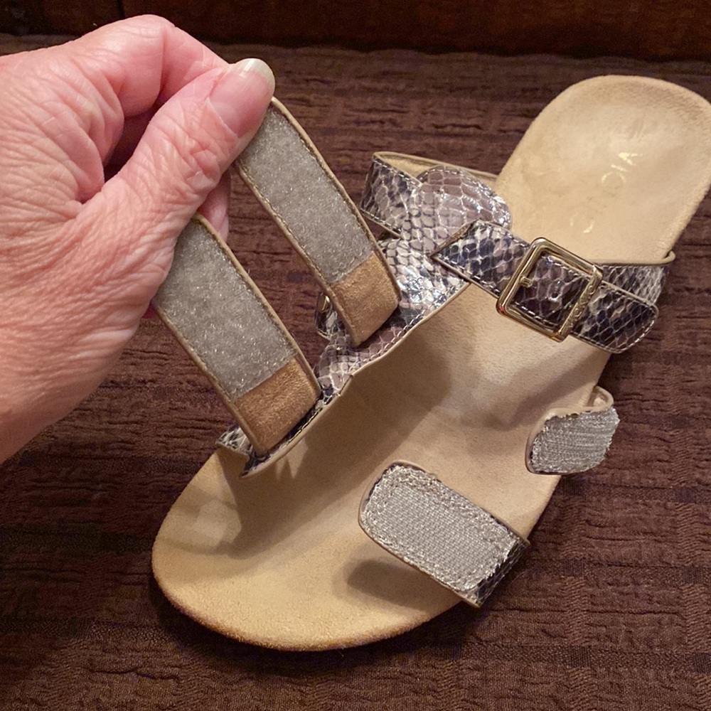 Vionic Sandals - Picture 8 of 9